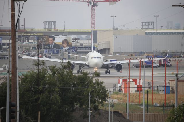 BOEING 767-300 (N173DZ)