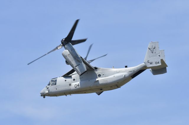 — — - USMC MV-22 flying at Battle Creek Air Show 2018.