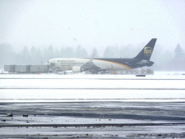 BOEING 767-300 (N310UP) - Still snowing. February 2014