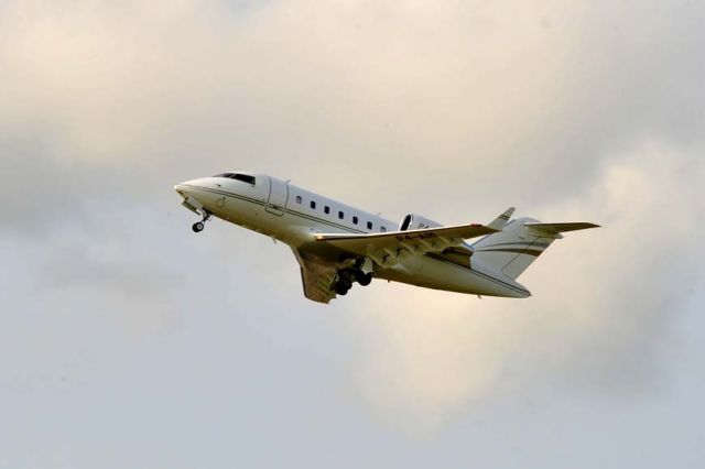 Canadair Challenger (P4-AAG) - Take off from Geneva Intl. Airport