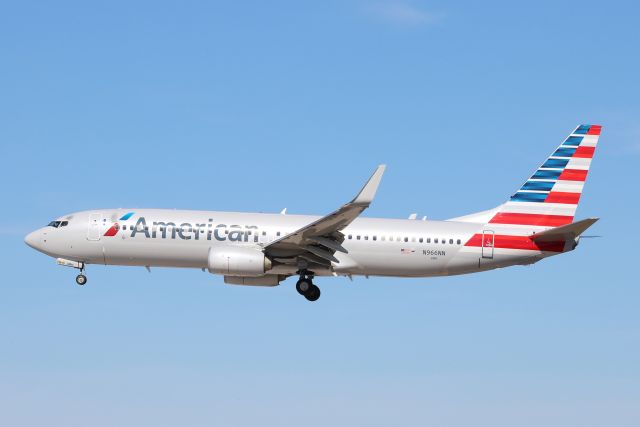 Boeing 737-800 (N966NN) - Arriving from a long flight from Phoenix.