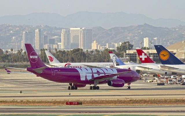 Airbus A330-300 (EC-MIO)