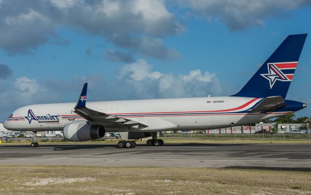 Boeing 757-200 (N818NH)