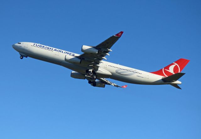 Airbus A340-300 (TC-JII)