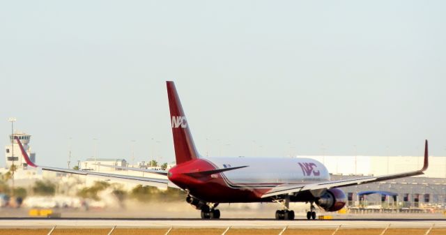 BOEING 767-300 (N379CX)