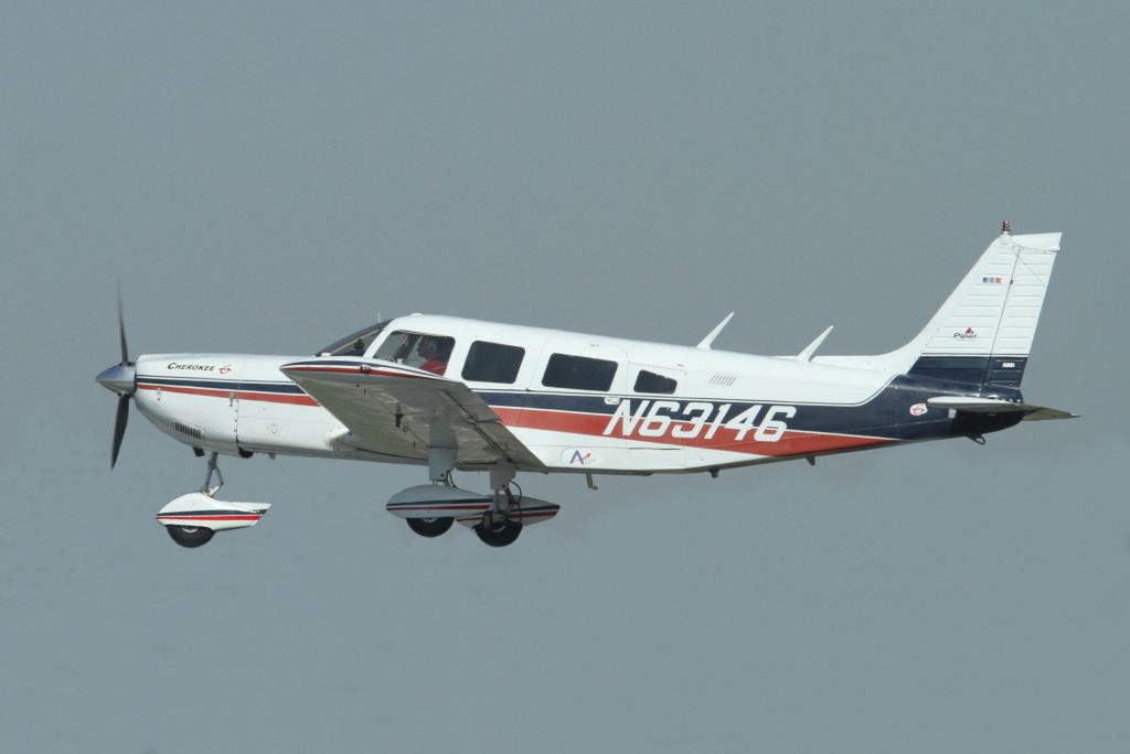 Piper Apache (N63146)