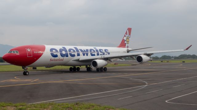 Airbus A340-300 (HB-JMF)