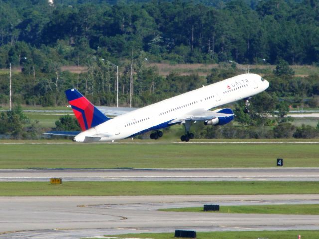 Boeing 757-200 (N528US)