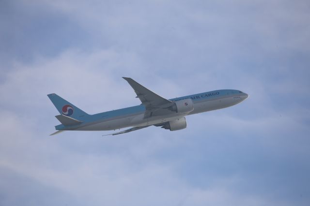 BOEING 777-200LR (HL8251)