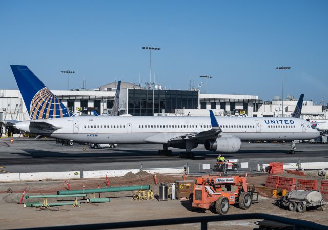 BOEING 757-300 (N57868)