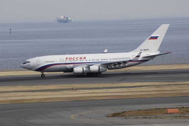 Ilyushin Il-96 (RA-96019) - Landing at Haneda Intl Airport on 2012/01/10