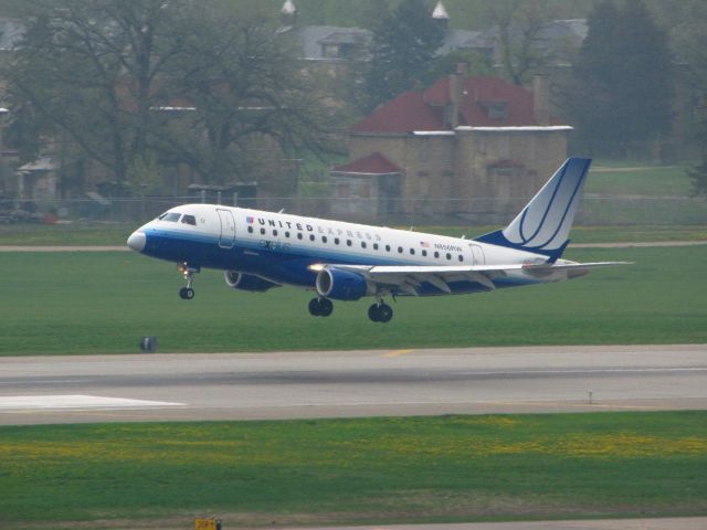 Embraer 170/175 (N856RW)