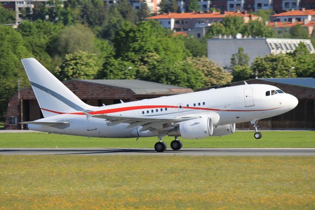 Airbus A318 (OE-LUX)