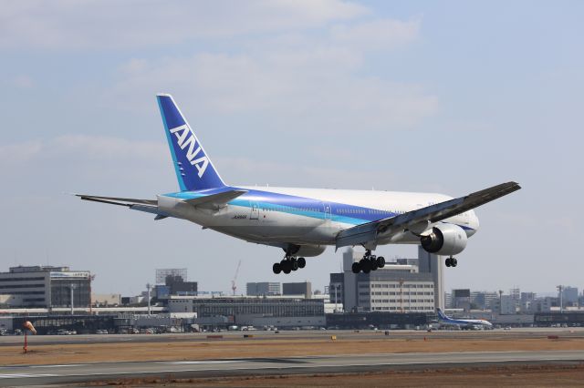 Boeing 777-200 (JA8968)