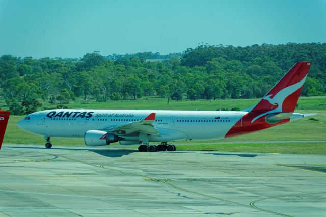 Airbus A330-200 (VH-EBA)