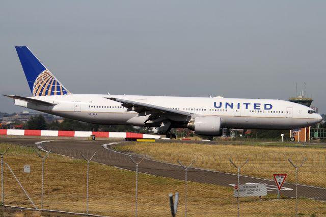 Boeing 777-200 (N224UA)