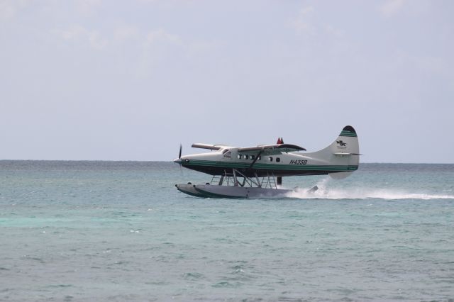 Beechcraft 35 Bonanza (N435B)