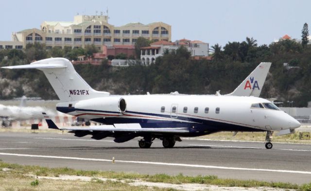 Bombardier Challenger 300 (N521FX)