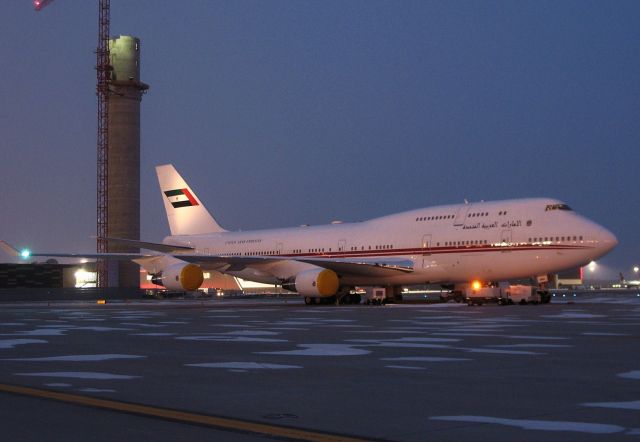 Boeing 747-400 (A6-MMM)