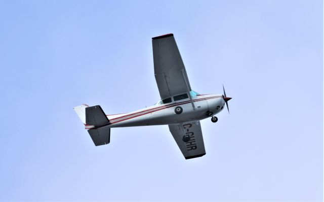 C-GUHR — - C-GUHR Cessna Skyhawk 172-M survolant la ville de Lavaltrie QC. le 27-04-2023 à 16:20