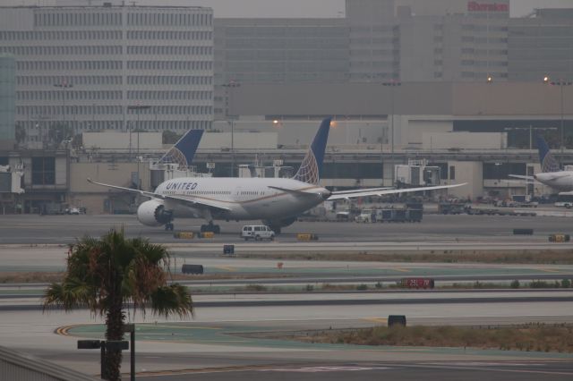 Boeing 787-8 (N45905) - TAXING TO THE GATE