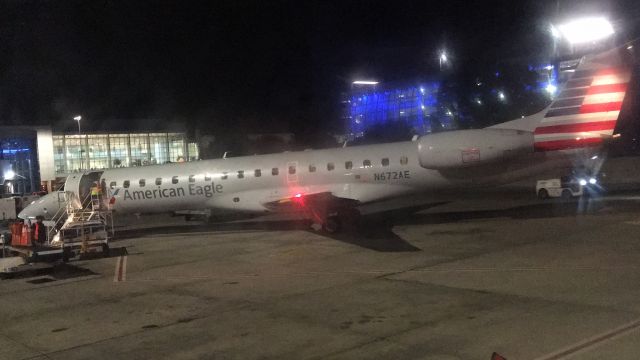 Canadair Regional Jet CRJ-700 (N672AE) - Cool view of a CRJ 700 at Charlotte!