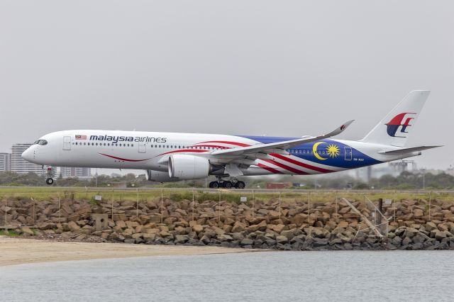 Airbus A350-900 (9M-MAG) - Malaysia Airlines (9M-MAG) Airbus A350-941 departing Sydney Airport