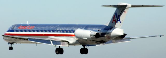 McDonnell Douglas MD-80 (N564AA) - On Final 30-L