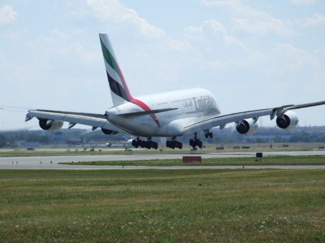 Airbus A380-800 (A6-EDO)