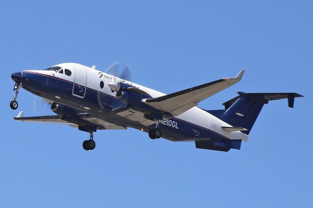 Beechcraft 1900 (N210GL) - Landing.