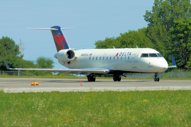 Canadair Regional Jet CRJ-200 (N8855A)