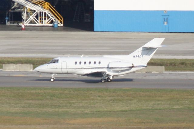 Hawker 800 (N54ES) - N54ES taxis for departure from Tampa International Airport