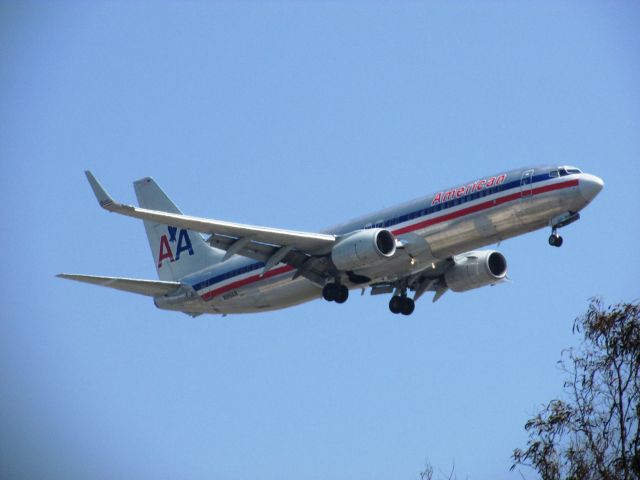 Boeing 737-800 (N916AN) - Over Balboa Park on approach to KSAN