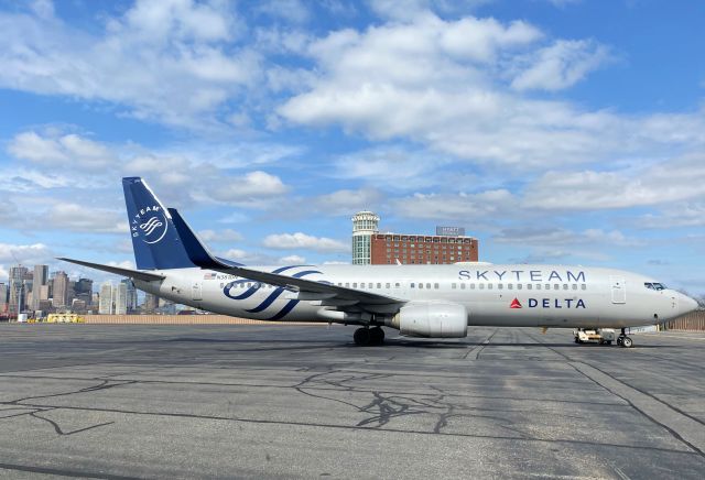 Boeing 737-800 (N381DN) - SKYTEAM