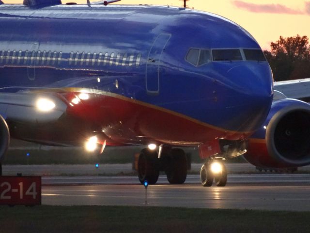 Boeing 737-800 (N8307K)