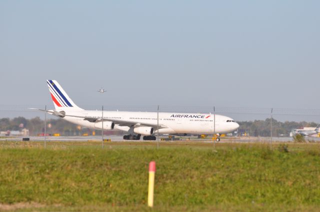 Airbus A340-300 (F-GZLM)