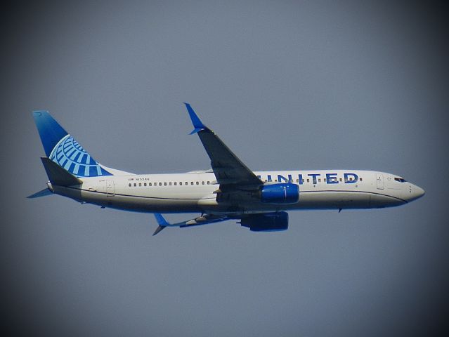 Boeing 737-800 (N13248)