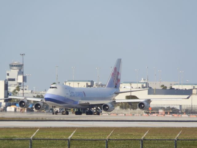 Boeing 747-400 (B-18706)