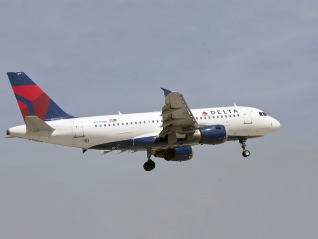 Airbus A319 (N341NB)