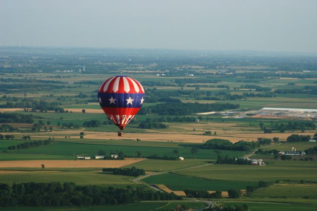 — — - Hot Air Balloon West of Oshkosh, USA