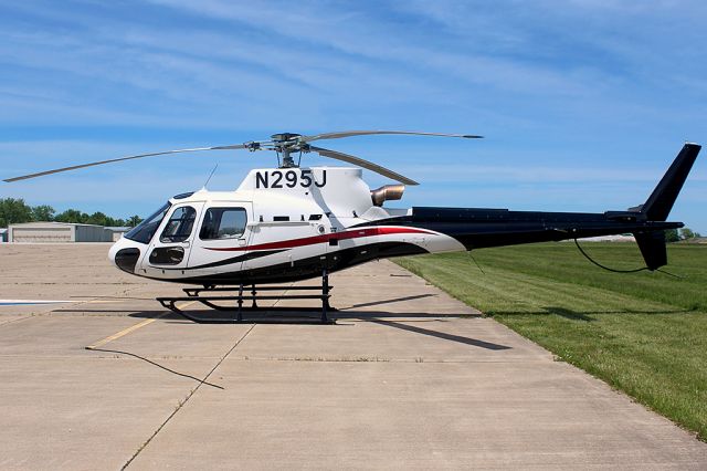 Eurocopter AS-350 AStar (N295J)