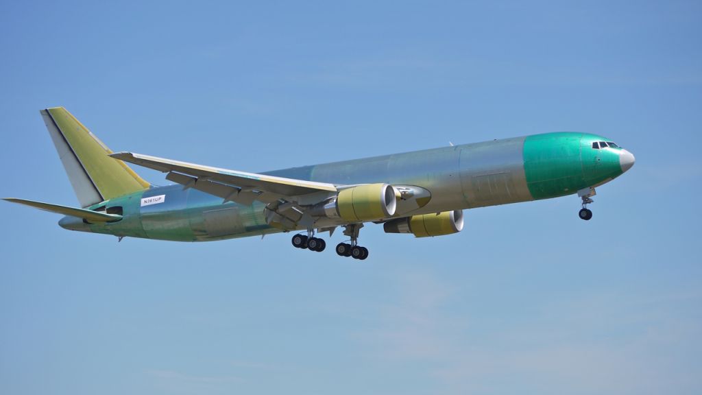 BOEING 767-300 (N361UP) - BOE292 on final to Rwy 16R to complete its maiden flight test on 8.8.13. (LN:1059  cn 37878).