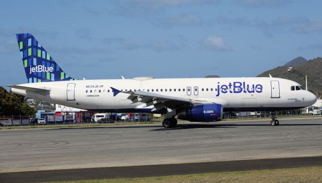 Airbus A320 (N639JB)