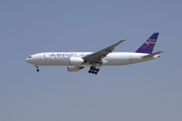 Boeing 777-200 (N774SA) - Final Approach to Narita Intl Airport R/W34L on 2011/4/12 Thai Cargo c/s