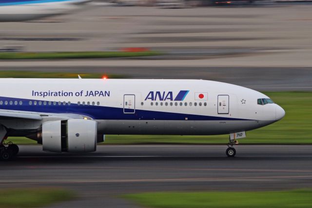 Boeing 777-200 (JA710A)