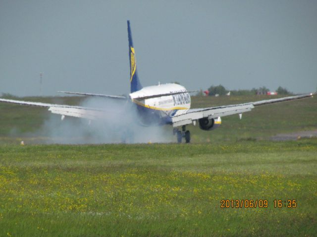 BOEING 737-400 (EL-DYH)