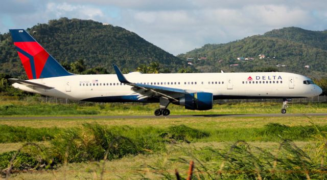 Boeing 757-200 (N6708D)