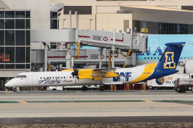 de Havilland Dash 8-400 (N441QX) - University of Alaska Fairbanks cs