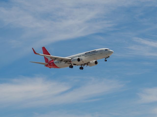 Boeing 737-700 (VH-VYE) - Adelaide Approach, QF668