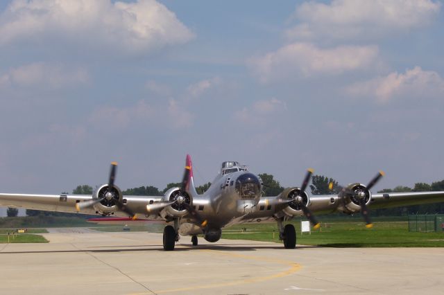 Boeing B-17 Flying Fortress — - What a Beautiful and powerful airplane